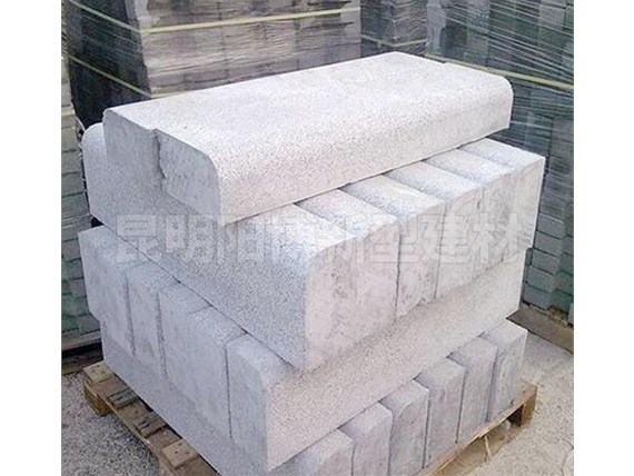 云南混凝土路沿石在冬季施工需要注意什么？